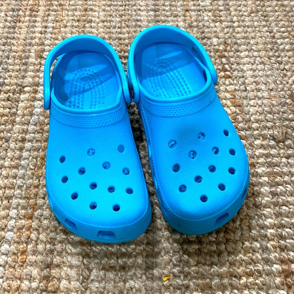 Teal/blue Crocs, women’s size 8, mens 6